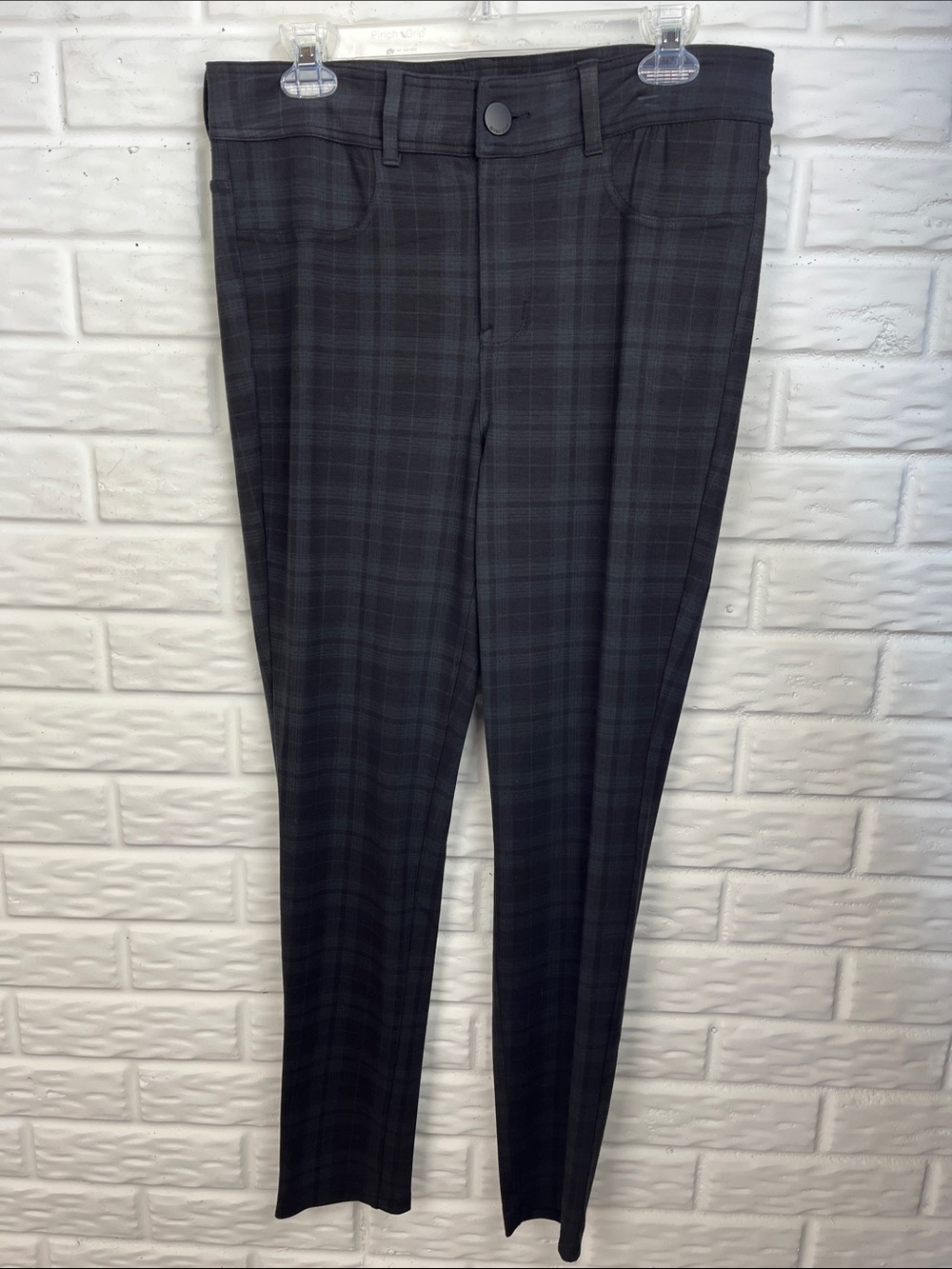 SEVEN7 PLAID SKINNY JEGGINGS BLACK AND GRAY SZ 10. NWOT